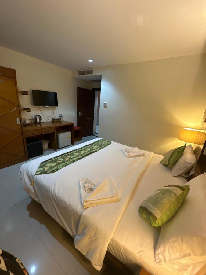 The Prisha Inn Patong Bagian luar foto